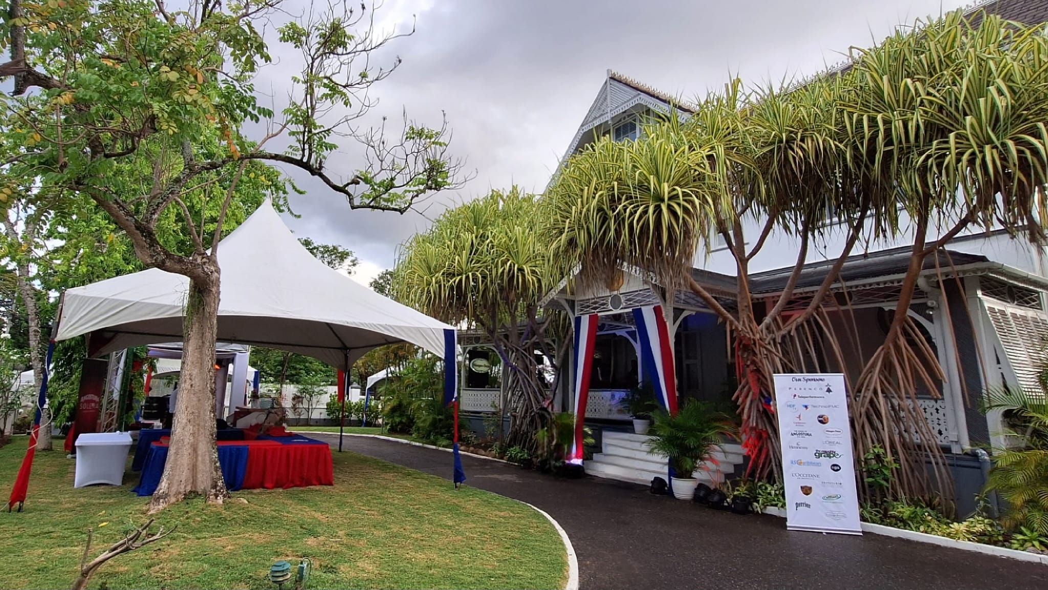 R��sidence de France �� Port d'Espagne lors des pr��paratifs du 14 juillet 2023